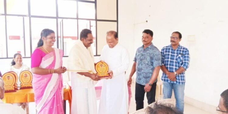 വലിയതുറ ഫെറോനാ KLCA  സമുദായ നേതാക്കളെയും രാഷ്ട്രീയ നേതാക്കളെയും ആദരിച്ചു