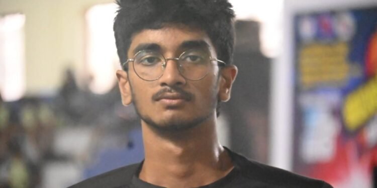 സെ​ന്‍റ് ജോ​സ​ഫ്സ് ബാ​സ്ക​റ്റ്ബോ​ൾ താ​രം നി​ര​ഞ്ജ​ൻ പ​രി​ശീ​ല​ന​ത്തി​നാ​യി അ​മേ​രി​ക്ക​യി​ലേ​ക്ക്