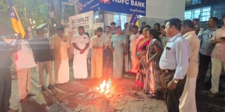 തിരുവത്താഴത്തെ വക്രീകരിച്ച സംഭവം: ടൈംസ് ഓഫ് ഇന്ത്യ ഓഫീസിന് മുന്നില്‍ തിരുവനന്തപുരം അതിരുപത കെഎല്‍സിഎ ധര്‍ണ നടത്തി