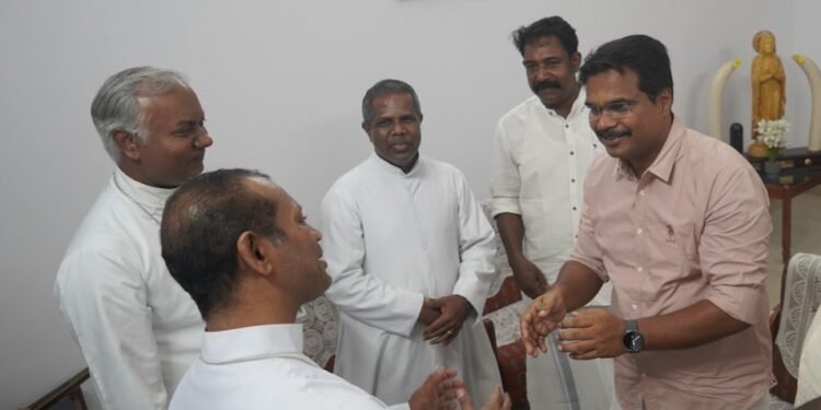 ഫി​ഷ​റീ​സ് വ​കു​പ്പ് മ​ന്ത്രി ആർച്ച്ബിഷപ് ഡോ. തോമസ് ജെ. നെറ്റോയുമായി കൂ​ടി​ക്കാ​ഴ്ച ന​ട​ത്തി