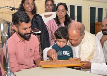 പാളയം ഇടവകയിൽ പെന്തക്കോസ്ത തിരുനാൾ ദിനത്തിൽ കുരുന്നുകൾ ആദ്യാക്ഷരം കുറിച്ചു