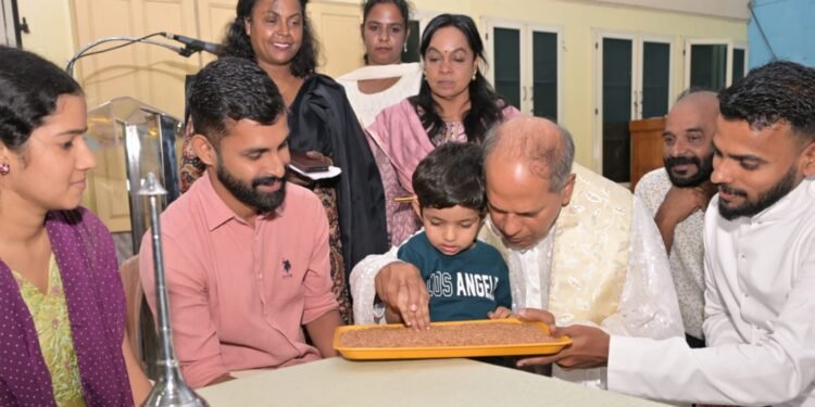 പാളയം ഇടവകയിൽ പെന്തക്കോസ്ത തിരുനാൾ ദിനത്തിൽ കുരുന്നുകൾ ആദ്യാക്ഷരം കുറിച്ചു
