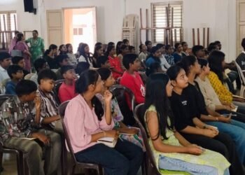 വലിയതുറ ഫെറോനാ വിദ്യാഭ്യാസ ശുശ്രൂഷ വിദ്യാർത്ഥികൾക്കായി സൈബർ, ട്രാഫിക് & നർക്കോട്ടിക് അവയർനസ് ക്ലാസ് നടത്തി