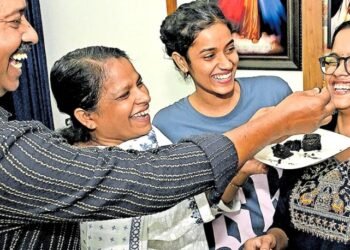 ആറാം മാസത്തില്‍ പിറന്ന കുഞ്ഞ്, കാഴ്ച ഒരു കണ്ണിന് മാത്രം; ബൈബിള്‍ വചനങ്ങള്‍ കൂട്ടായപ്പോള്‍ പ്ലസ് ടു വിന് 1200/1200