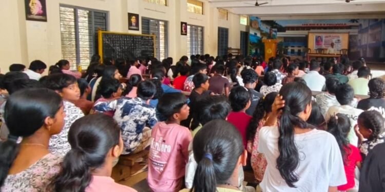 പുല്ലുവിള ഫെറോന വിദ്യാഭ്യാസ ശുശ്രൂഷ സമിതി വിദ്യാർഥികൾക്ക് ബോധവൽക്കരണ ക്ലാസ് നടത്തി