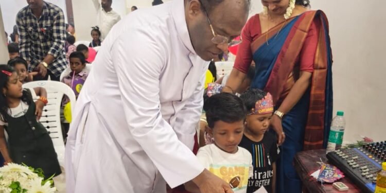 വേളി ഇടവക വിദ്യാഭ്യാസ ശുശ്രൂഷ സമിതി സെന്റ് തോമസ് എൽ പി സ്കൂളിലെ വിദ്യാർത്ഥികൾക്ക് പഠനോപകരണങ്ങൾ വിതരണം ചെയ്തു