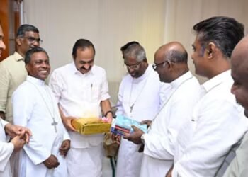 മുനമ്പം നിവാസികൾക്കുള്ള അവകാശം നിയമപരമായി പുനഃസ്ഥാപിക്കും, ജെ.ബി. കമ്മിഷൻ റിപ്പോർട്ട് നടപ്പിലാക്കും: മുഖ്യമന്ത്രി വി.ഡി.സതീശൻ