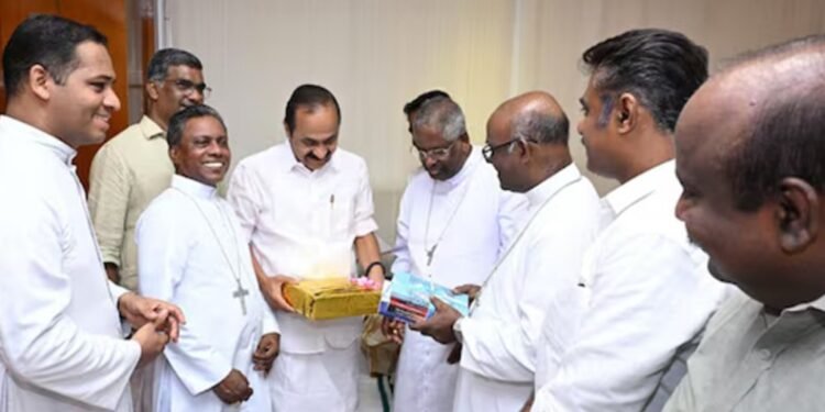 മുനമ്പം നിവാസികൾക്കുള്ള അവകാശം നിയമപരമായി പുനഃസ്ഥാപിക്കും, ജെ.ബി. കമ്മിഷൻ റിപ്പോർട്ട് നടപ്പിലാക്കും: മുഖ്യമന്ത്രി വി.ഡി.സതീശൻ