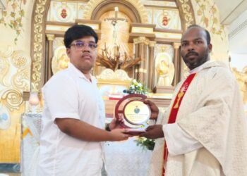 അയിരൂർ ഇടവകയിൽ പരീക്ഷ വിജയം കൈവരിച്ച വിദ്യാർഥികൾക്ക് മെറിറ്റ് അവാർഡ് നൽകി