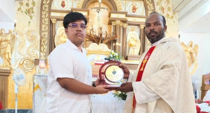അയിരൂർ ഇടവകയിൽ പരീക്ഷ വിജയം കൈവരിച്ച വിദ്യാർഥികൾക്ക് മെറിറ്റ് അവാർഡ് നൽകി