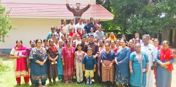 വി. ഫ്രാൻസിസ് അസീസി വർഷചാരണം; വലിയതുറ ഫെറോന  കുടുംബപ്രേക്ഷിത ശുശ്രൂഷ സമിതിയംഗങ്ങൾ കപുച്ചിൻ ആശ്രമം സന്ദർശിച്ചു