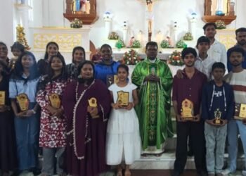 തോപ് ഇടവകയിൽ വിദ്യാഭ്യാസ ശുശ്രൂഷ സമിതി ഉന്നത വിജയം കരസ്ഥമാക്കിയ വിദ്യാർഥികളെ ആദരിച്ചു