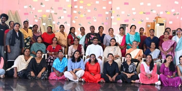 അതിരൂപത കുടുംബ ശുശ്രൂഷയും ലൊയോള എക്സ്റ്റൻഷൻ സെന്ററും സംയുക്തമായി അമ്മമാർക്കുവേണ്ടി ശില്പശാല സംഘടിപ്പിച്ചു