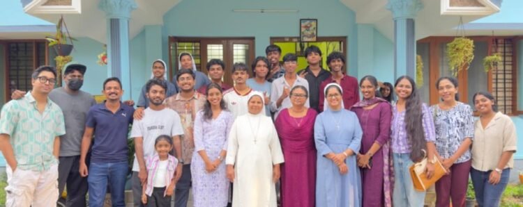 പേട്ട ഇടവക കെ.സി.വൈ.എം-ന്റെ നേതൃത്വത്തിൽ കരുണ നിവാസ് ഗേൾസ് ഹോം സന്ദർശിച്ചു