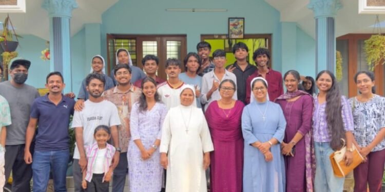 പേട്ട ഇടവക കെ.സി.വൈ.എം-ന്റെ നേതൃത്വത്തിൽ കരുണ നിവാസ് ഗേൾസ് ഹോം സന്ദർശിച്ചു