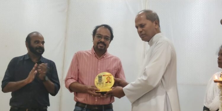 പാളയം ഇടവകയിൽ ആദരിക്കൽ ചടങ്ങും ആരോഗ്യ ബോധവൽക്കരണ ക്ലാസും സംഘടിപ്പിച്ചു