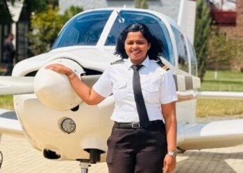 സ്വപ്നം സാക്ഷാത്കരിച്ച് പൂന്തുറ സ്വദേശിനി കരിഷ്മ ബിൻരാജ്; പൂന്തുറയിൽനിന്നുള്ള ആദ്യ പൈലറ്റായി അഭിമാനനേട്ടം