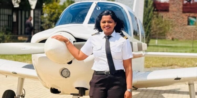 സ്വപ്നം സാക്ഷാത്കരിച്ച് പൂന്തുറ സ്വദേശിനി കരിഷ്മ ബിൻരാജ്; പൂന്തുറയിൽനിന്നുള്ള ആദ്യ പൈലറ്റായി അഭിമാനനേട്ടം