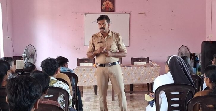 ‘സൈബർ സുരക്ഷയും ഉപയോഗവും’; അഞ്ചുതെങ്ങ് ഫെറോന  വിദ്യാഭ്യാസ ശുശ്രൂഷ ബോധവൽക്കരണ ക്ലാസ് നടത്തി  