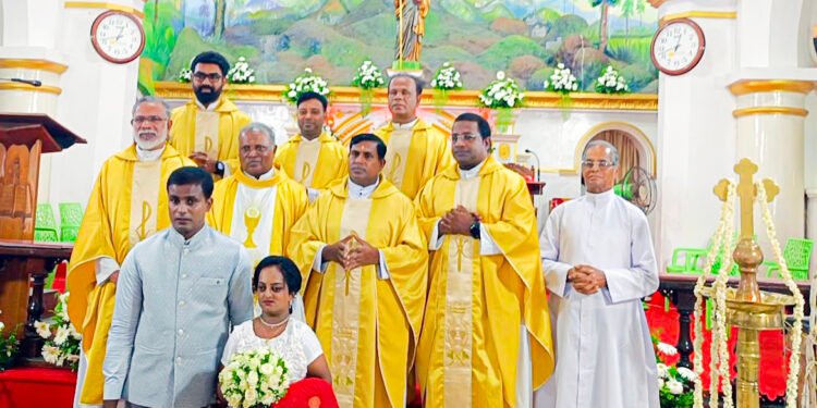 നയിക്കുന്നത് വിശ്വാസ വെളിച്ചം; കാഴ്ചപരിമിതികളെ തോല്‍പിച്ച് അനീഷും മേരി അല്‍ഫോണ്‍സയും പുതുജീവിതത്തിലേക്ക്, കുടുംബശുശ്രൂഷയ്ക്ക് അഭിമാനം